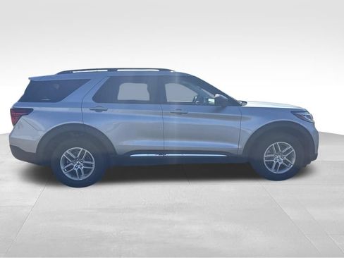 Used 2025 Ford Explorer Active AWD/4WD image 7