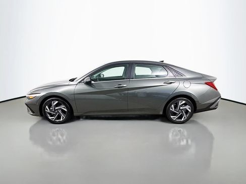 Used 2025 Hyundai Elantra SEL FWD image 4