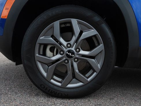 Used 2024 Kia Seltos LX AWD/4WD image 9