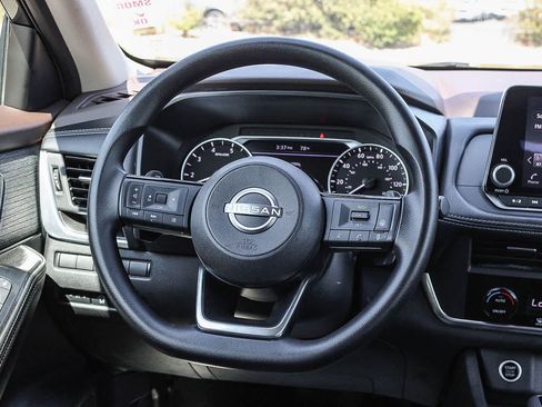 Used 2023 Nissan Rogue SV FWD image 15