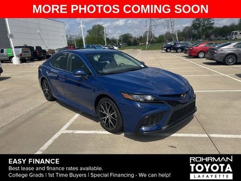 Used 2023 Toyota Camry SE w/ Cold Weather Package image 3