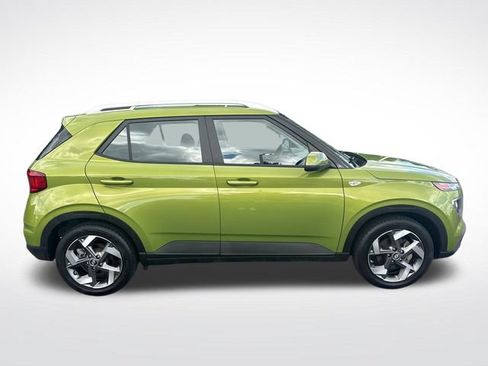 Used 2021 Hyundai Venue SEL FWD image 2