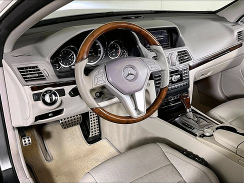 Used 2012 Mercedes-Benz E 550 Cabriolet image 4