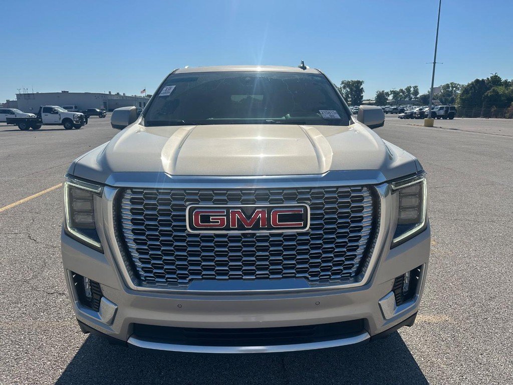 Used 2021 GMC Yukon Denali w/ Denali Premium Package RWD image 8