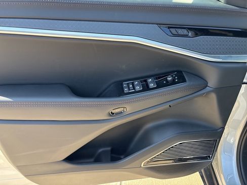 New 2025 Jeep Wagoneer S Limited image 17