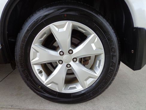 Used 2015 Subaru Forester 2.5i Limited AWD/4WD image 12