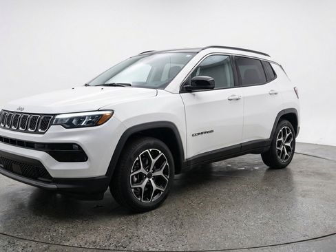 Used 2025 Jeep Compass Limited AWD/4WD image 3