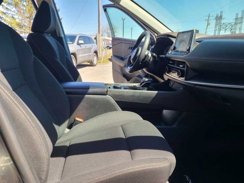 Used 2023 Nissan Rogue S AWD/4WD image 18