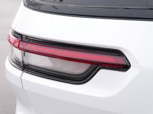 Used 2023 Jeep Grand Cherokee L Limited w/ Black Appearance Package image 17