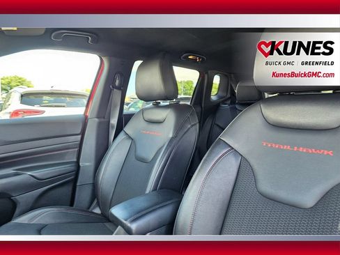 Used 2025 Jeep Compass Trailhawk AWD/4WD image 12