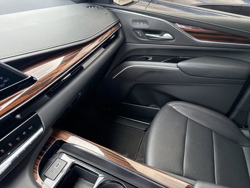 Used 2022 Cadillac Escalade Luxury image 14
