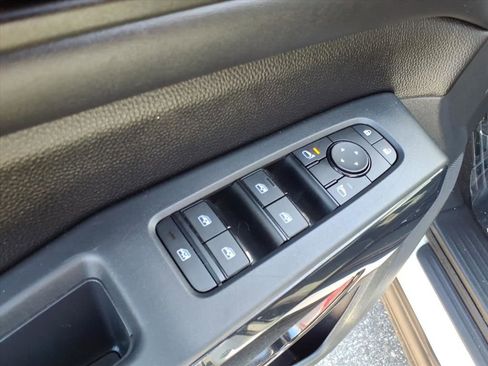 Used 2024 Nissan Pathfinder SV FWD image 22