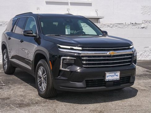 New 2026 Chevrolet Traverse LT w/ LPO, Floor Liner Package FWD image 3