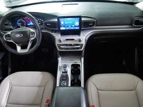 Used 2023 Ford Explorer XLT w/ Equipment Group 202A image 10