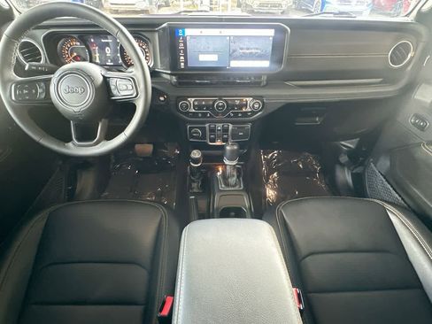 Used 2025 Jeep Gladiator Sport AWD/4WD image 24