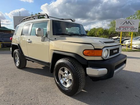 Used 2009 Toyota FJ Cruiser 4WD image 3