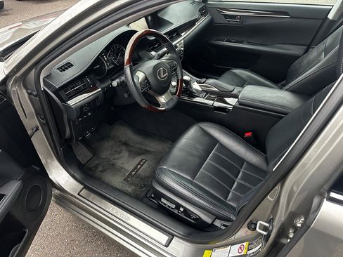 Used 2018 Lexus ES 350 w/ Luxury Package w/Wood Trim image 9