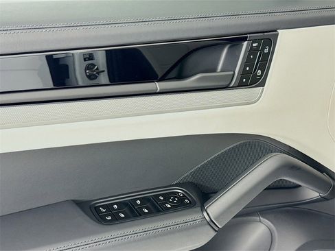 New 2026 Porsche Cayenne E-Hybrid Coupe image 11