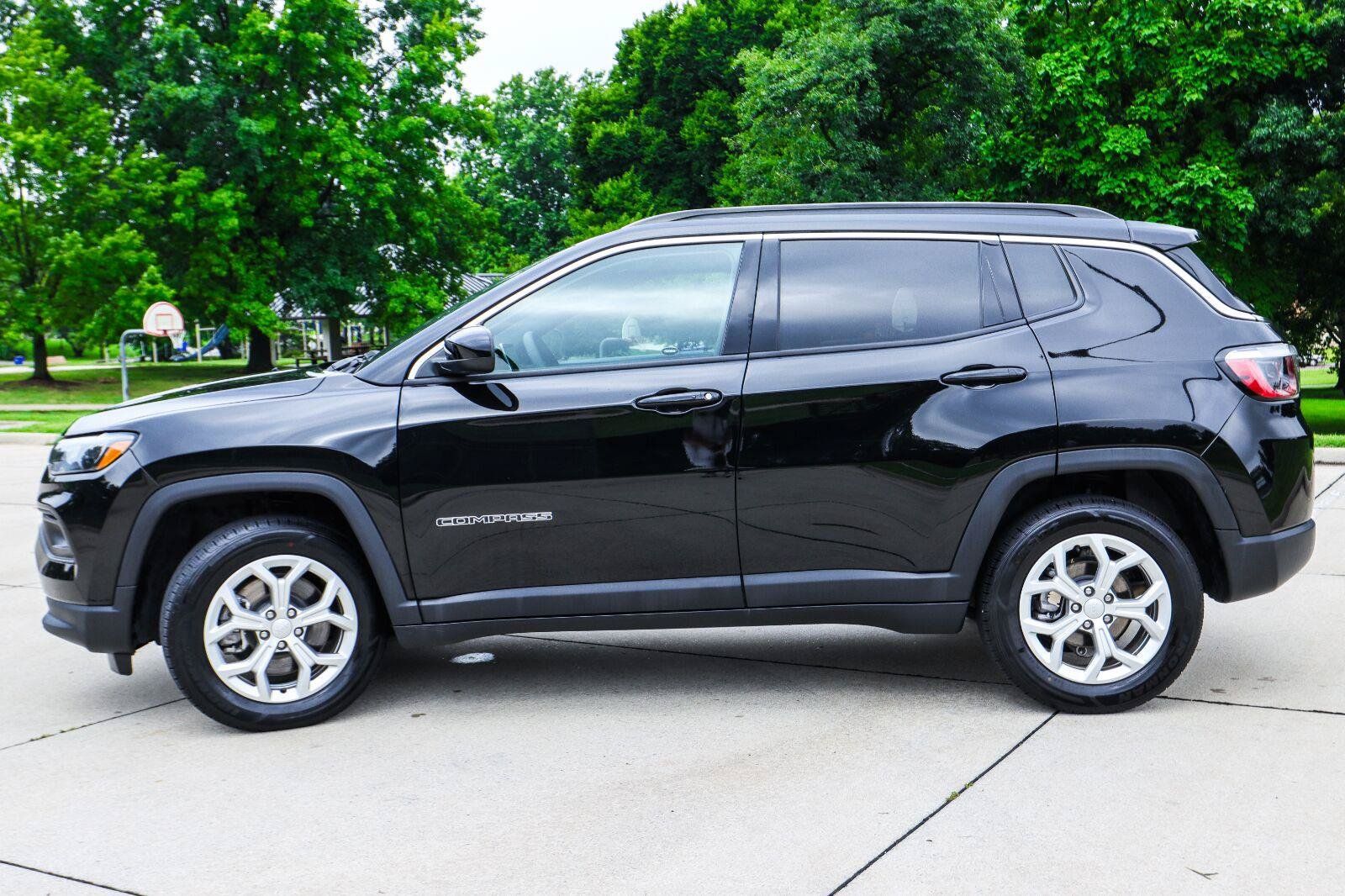 Used 2024 Jeep Compass Latitude AWD/4WD image 4