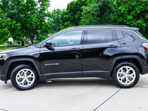 Used 2024 Jeep Compass Latitude AWD/4WD image 4