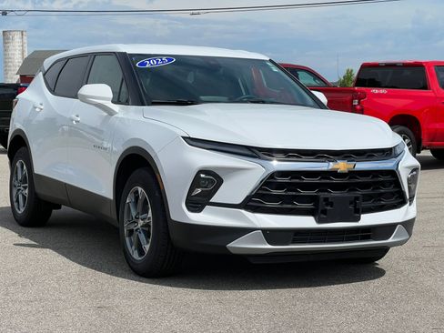 Used 2025 Chevrolet Blazer LT AWD/4WD image 40