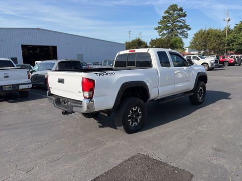 Used 2017 Toyota Tacoma TRD Off-Road w/ Tow Package image 7