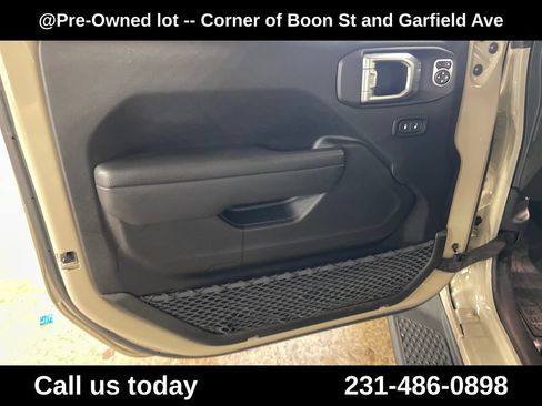 Used 2022 Jeep Gladiator Sport AWD/4WD image 15