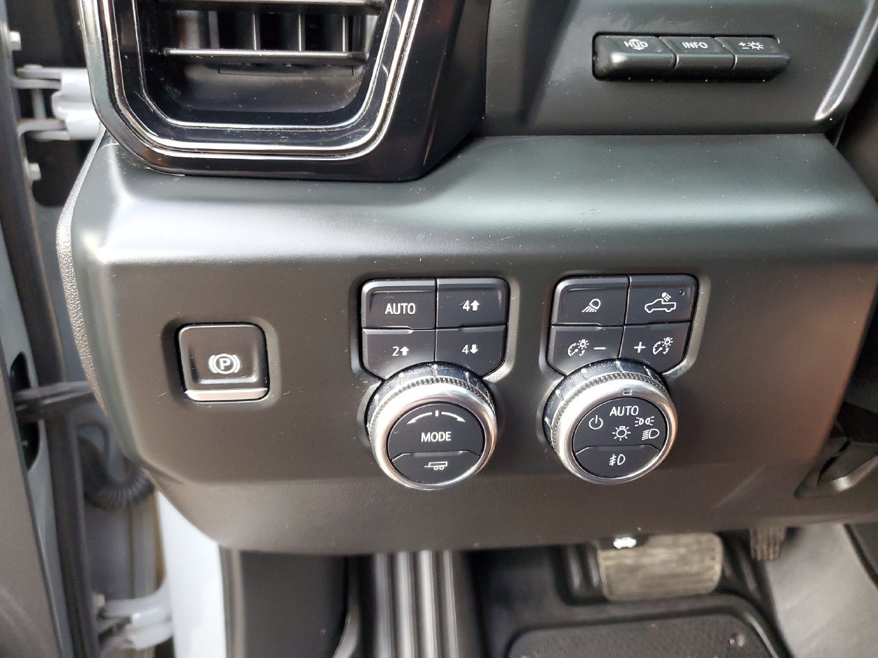 Used 2024 GMC Sierra 2500 AT4 w/ AT4 Premium Plus Package AWD/4WD image 30