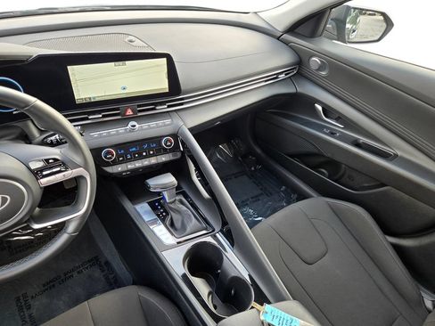 Used 2025 Hyundai Elantra SEL FWD image 21