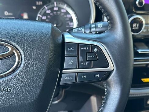 Certified 2025 Toyota Highlander XLE image 29
