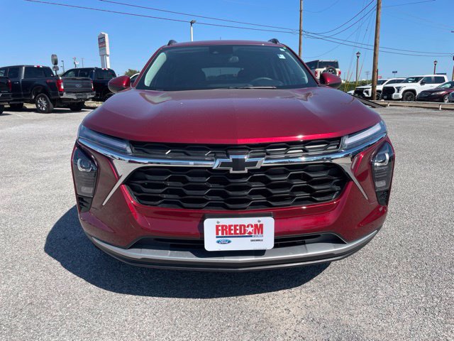 Used 2025 Chevrolet Trax LT w/ LT Convenience Package FWD image 2