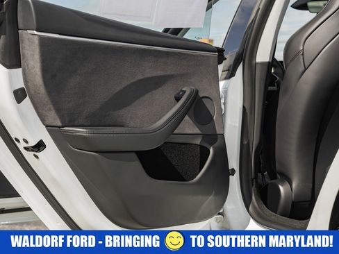 Used 2024 Tesla Model 3 Performance image 30