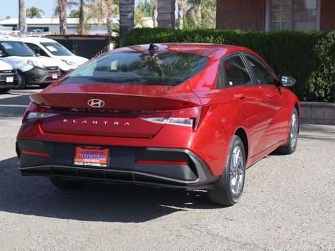 Used 2024 Hyundai Elantra SEL FWD image 8