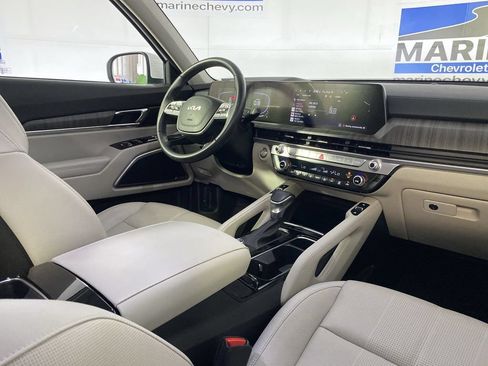 Used 2024 Kia Telluride EX w/ EX Captain's Chair Package FWD image 27