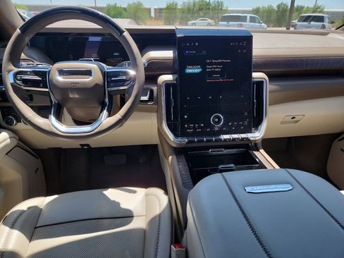 Used 2025 GMC Yukon XL Denali w/ Denali Reserve Package AWD/4WD image 13