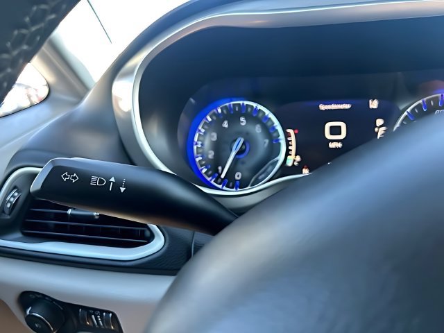 Used 2022 Chrysler Pacifica Touring-L FWD image 27
