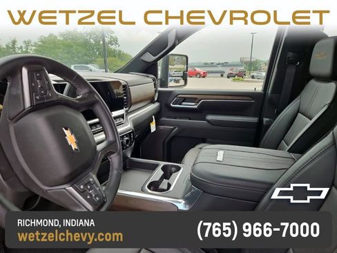 Used 2025 Chevrolet Silverado 2500 High Country w/ Technology Package AWD/4WD image 5
