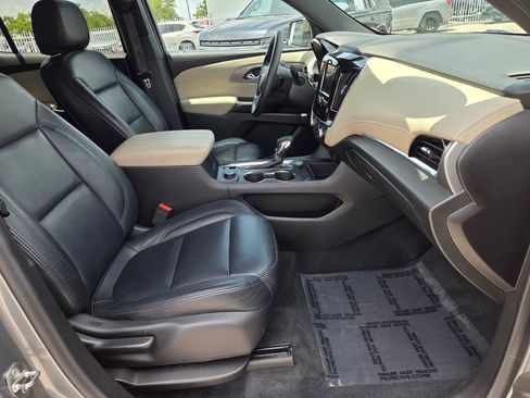 Certified 2023 Chevrolet Traverse LS FWD image 16