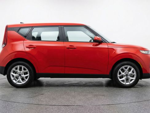 Used 2025 Kia Soul LX w/ LX Technology Package image 11