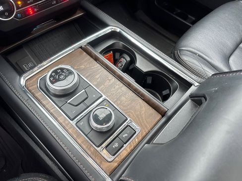 Used 2021 Ford Expedition Platinum image 24