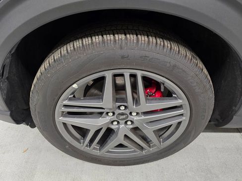 Used 2025 Ford Explorer ST-Line w/ ST-Line Street Pack image 10