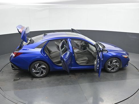 Used 2025 Hyundai Elantra SEL FWD image 47