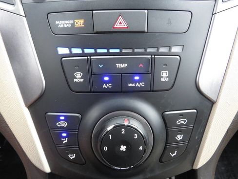Used 2015 Hyundai Santa Fe Sport w/ Option Group 02 FWD image 19