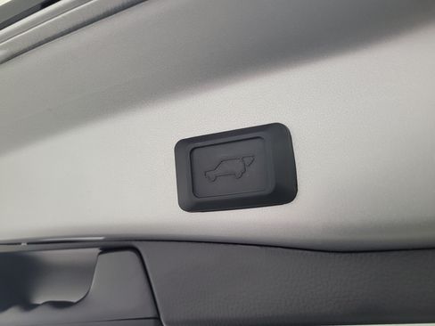 Certified 2025 Toyota RAV4 XLE w/ Convenience Package AWD/4WD image 9