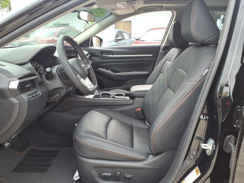 Certified 2025 Nissan Altima 2.5 SR w/ SR Premium Package image 3