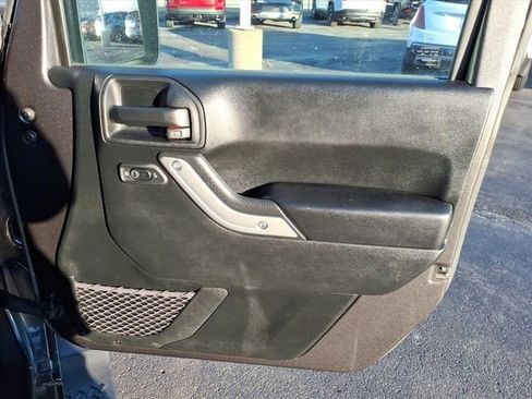 Used 2018 Jeep Wrangler Unlimited Sahara w/ Connectivity Group image 25