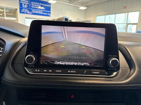 Used 2024 Nissan Rogue S AWD/4WD image 15