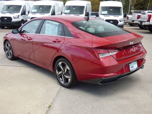 Used 2023 Hyundai Elantra Limited w/ Cargo Package FWD image 5