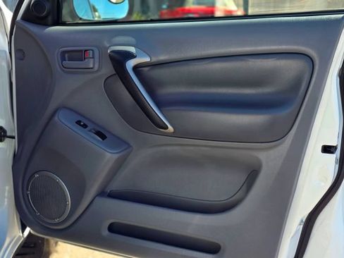 Used 2003 Toyota RAV4 2WD image 38