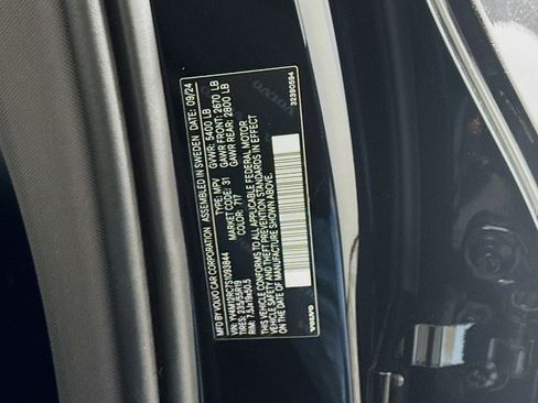 Used 2025 Volvo XC60 B5 Plus image 40